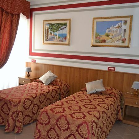 Hotel Facioni Помеция Экстерьер фото
