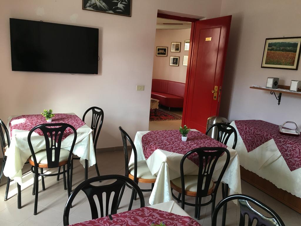 Hotel Facioni Помеция Экстерьер фото