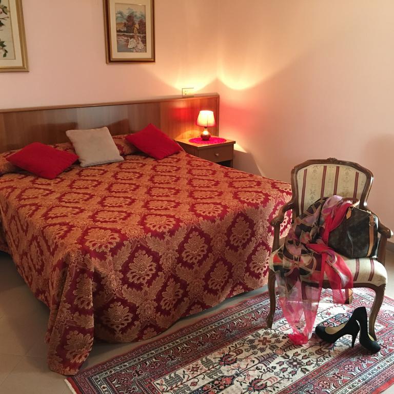Hotel Facioni Помеция Экстерьер фото