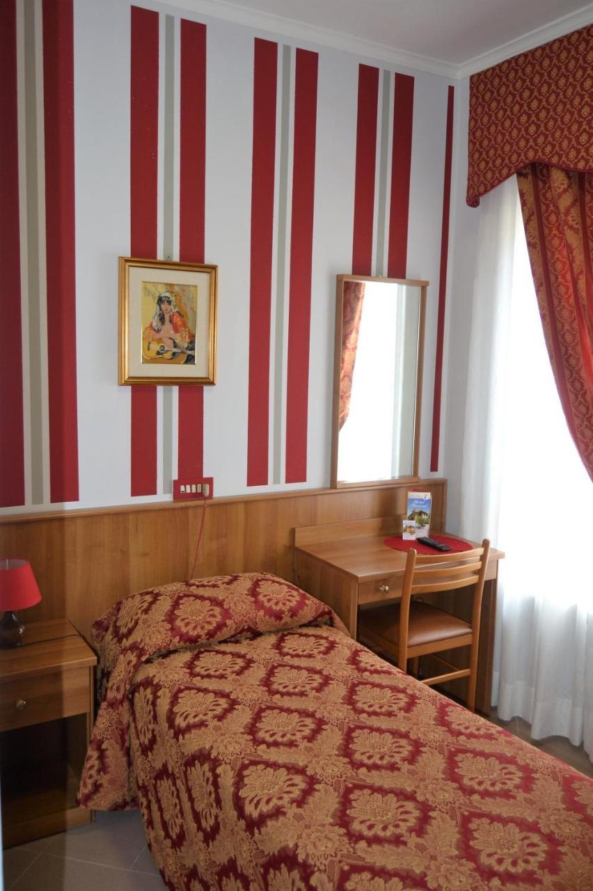 Hotel Facioni Помеция Экстерьер фото