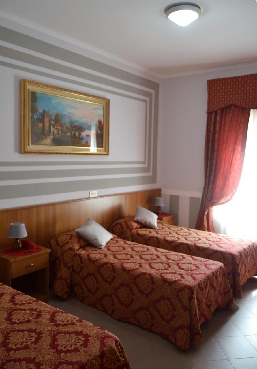 Hotel Facioni Помеция Экстерьер фото