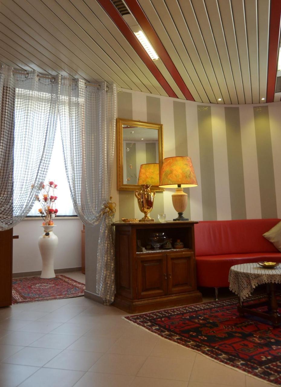 Hotel Facioni Помеция Экстерьер фото
