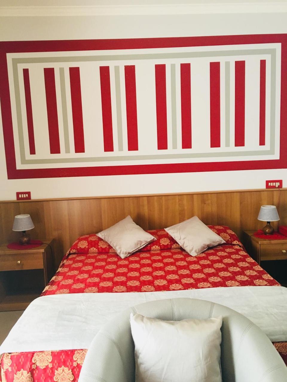 Hotel Facioni Помеция Экстерьер фото