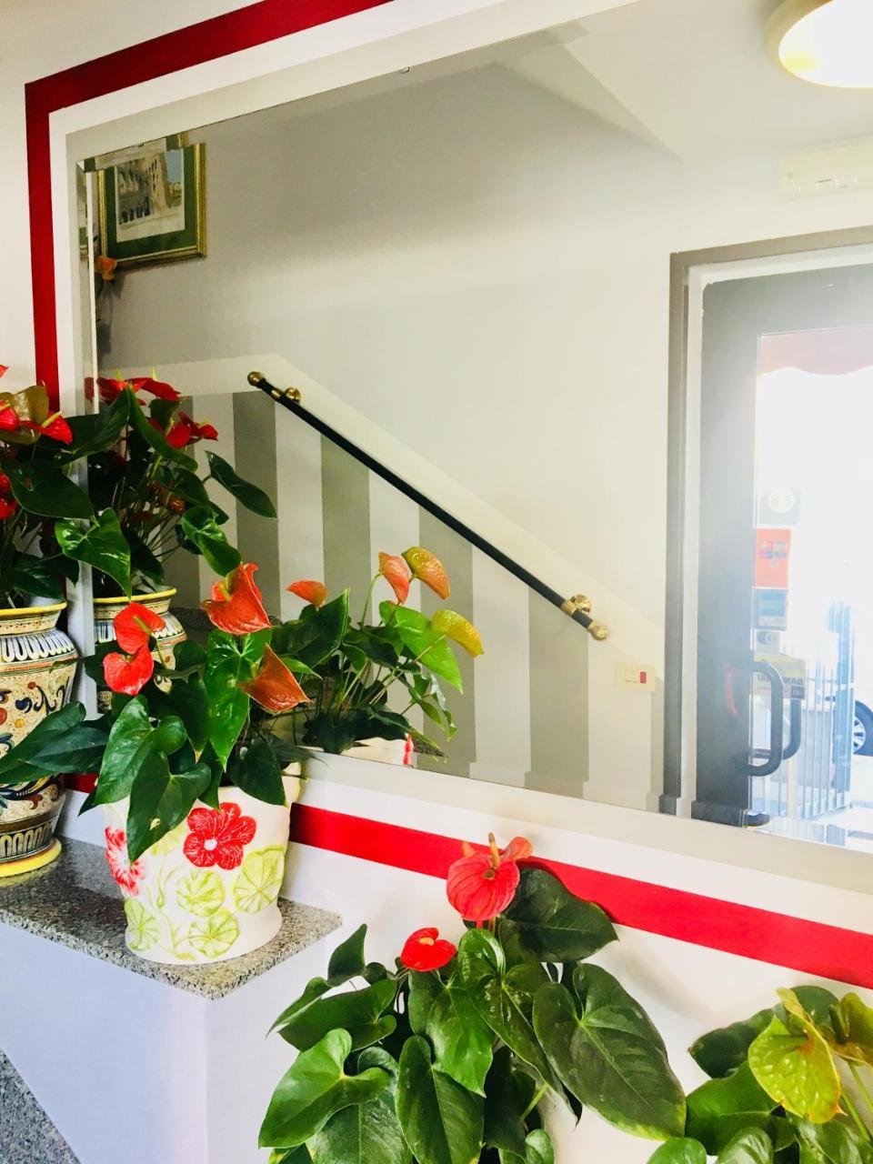 Hotel Facioni Помеция Экстерьер фото